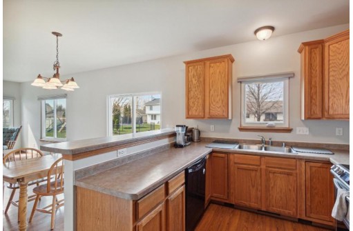 1609 Wildrose Way, Janesville, WI 53546