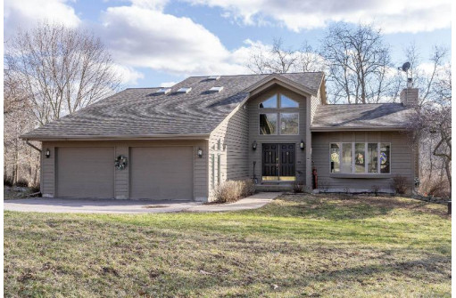 E2641 Gatling Court, La Valle, WI 53941-9580