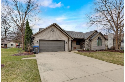 813 Pheasant Run, Watertown, WI 53094