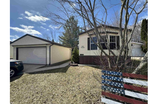 W211N11625 Hilltop Circle, Germantown, WI 53022