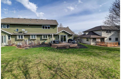 5879 Woodland Drive, Waunakee, WI 53597