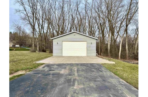 N47W27044 Greenhill Drive, Pewaukee, WI 53072