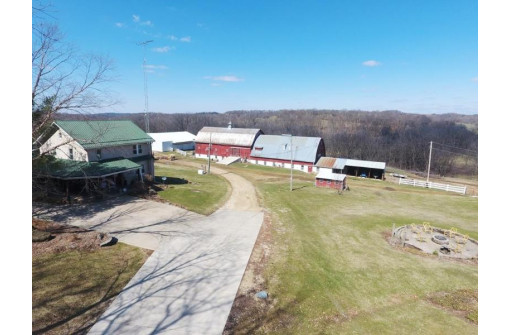 5555 Farmers Ridge Road, Highland, WI 53543