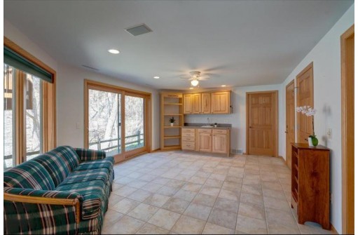 1012 Kettle Woods Drive, Verona, WI 53593-2142