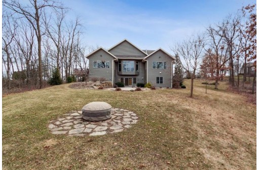 5333 N Northwood Trace, Janesville, WI 53545