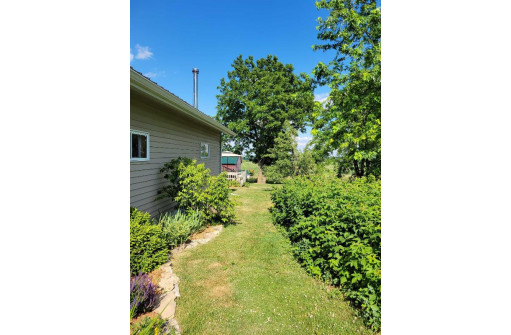 21714 Sand Hill Road, Platteville, WI 53818