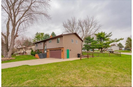 712 Yorktown Road, DeForest, WI 53532