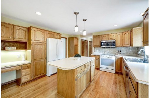 2375 Dynes Way, Sun Prairie, WI 53590