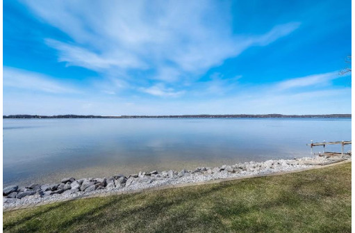 415 S Ferry Drive, Lake Mills, WI 53551