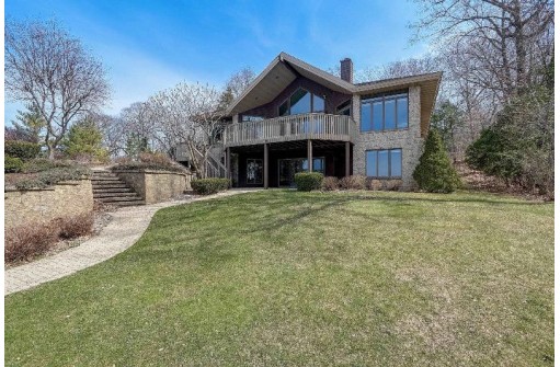 415 S Ferry Drive, Lake Mills, WI 53551