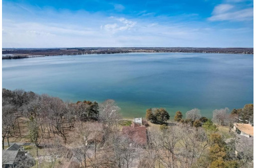 415 S Ferry Drive, Lake Mills, WI 53551