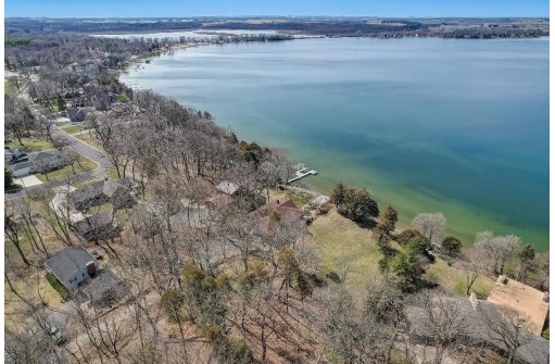 415 S Ferry Drive, Lake Mills, WI 53551