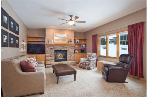 1601 Shenandoah Drive, Waunakee, WI 53597