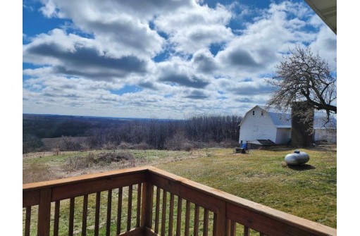 27758 Pleasant Ridge Road, Wauzeka, WI 53826-8306