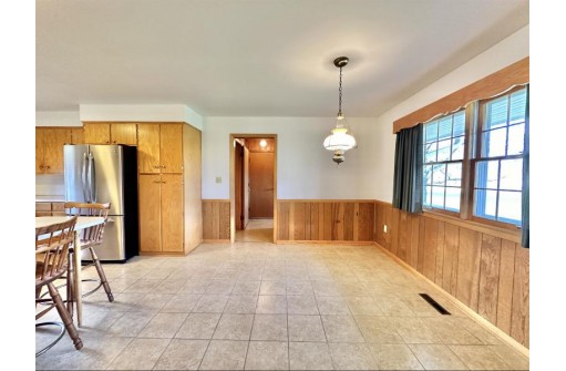 2226 S Pow Wow Trail, Beloit, WI 53511