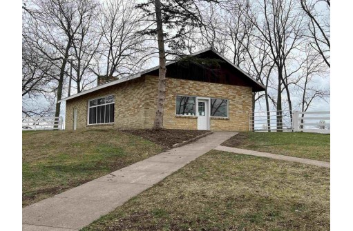 38371 Highway 18, Prairie Du Chien, WI 53821