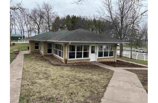 38371 Highway 18, Prairie Du Chien, WI 53821