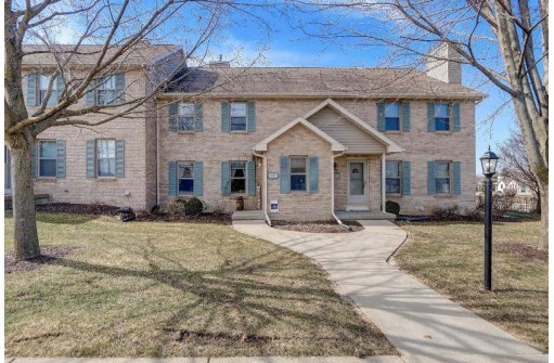 105 Fairview Way, Waunakee, WI 53597