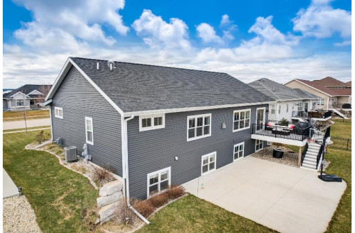 1116 Aldora Lane, Waunakee, WI 53597