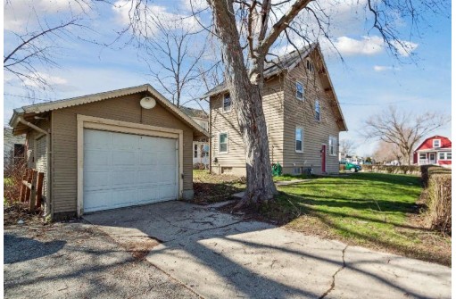 1324 E Racine Street, Janesville, WI 53545