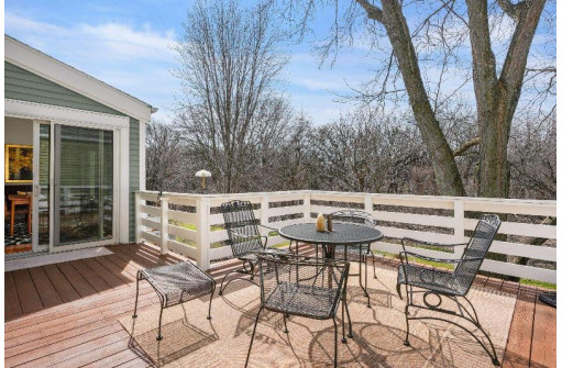 42 Oak Creek Trail, Madison, WI 53717