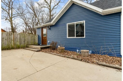 327 Koshkonong Drive, Edgerton, WI 53534