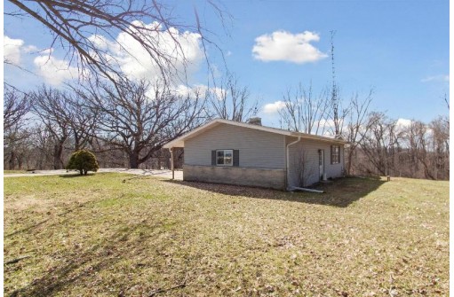 741 Cty Hwy A, Edgerton, WI 53534