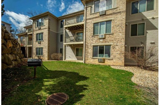 7201 Mid Town Road 106, Madison, WI 53719