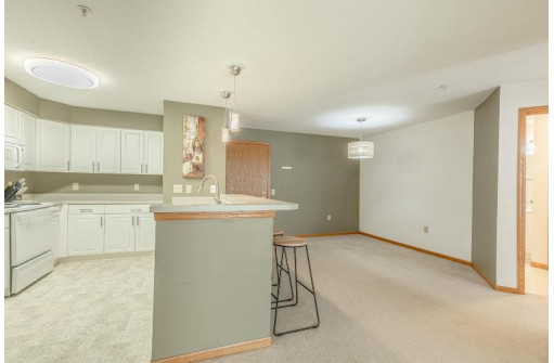 7201 Mid Town Road 106, Madison, WI 53719