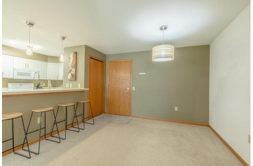 7201 Mid Town Road 106, Madison, WI 53719