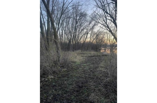 000 Fox River Road, Salem, WI 53168