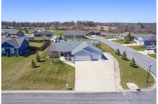 411 Bretts Way, Orfordville, WI 53576-9471