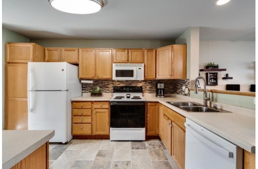 240 S Musket Ridge Drive 3, Sun Prairie, WI 53590