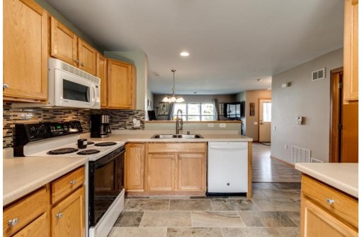 240 S Musket Ridge Drive 3, Sun Prairie, WI 53590