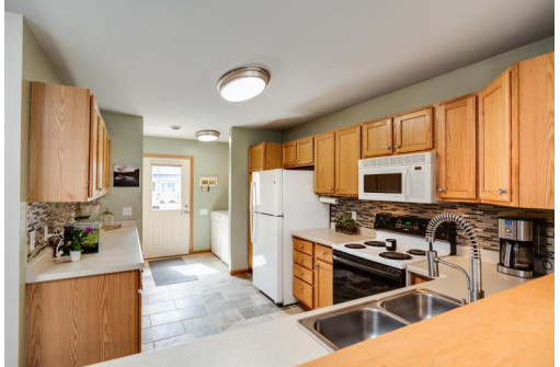 240 S Musket Ridge Drive 3, Sun Prairie, WI 53590