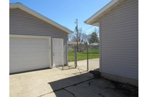 2221 S Osborne Avenue, Janesville, WI 53546