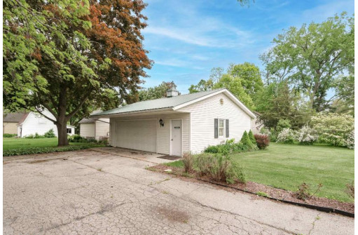 N4345 2nd Street, Cambridge, WI 53523