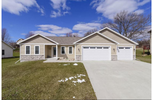 525 Eagle Ridge Lane, Portage, WI 53901