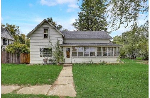 136 W Hillyer Street, Oxford, WI 53952