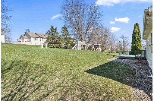 112 Stonefield Circle, Mount Horeb, WI 53572