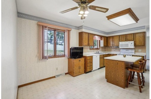 1206 White Pine Court, Prairie Du Sac, WI 53578-1055