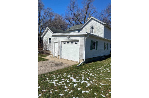 555 S Lewis Street, Columbus, WI 53925