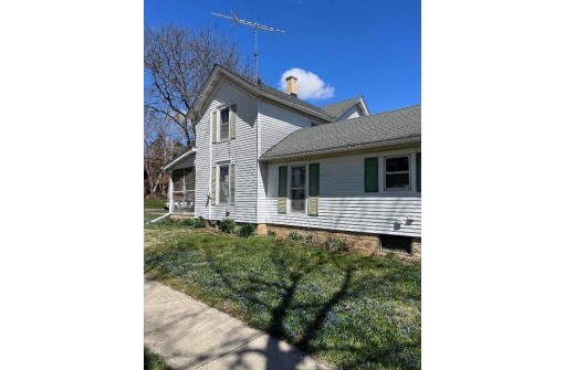 555 S Lewis Street, Columbus, WI 53925