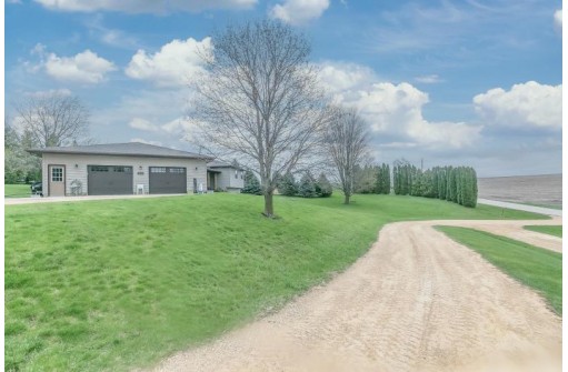 1212 Harms Road, Highland, WI 53543