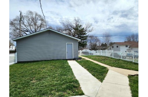 1008 Kilbourn Avenue, Tomah, WI 54660