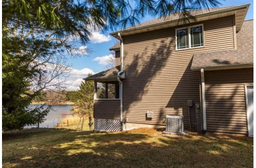 2826 3rd Drive, Oxford, WI 53952