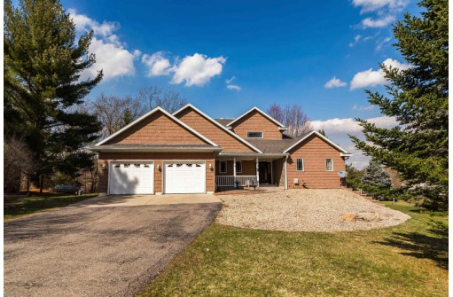 2826 3rd Drive, Oxford, WI 53952