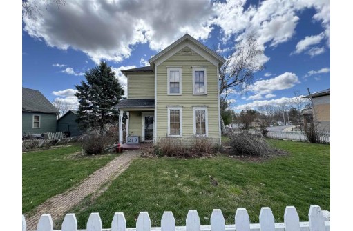 213 W Chapel Street, Dodgeville, WI 53533