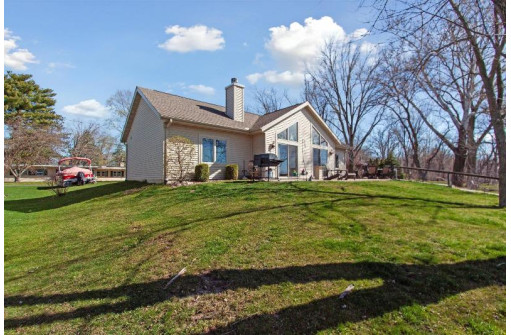 738 E Gladys Drive, Edgerton, WI 53534