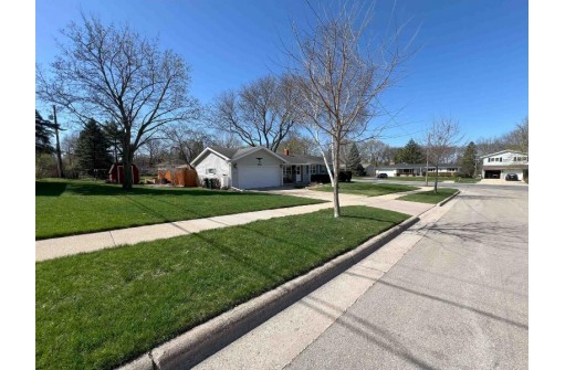 4901 Beehner Circle, Madison, WI 53714-2608